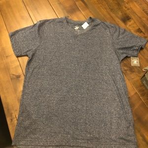 ❤️ NWT men’s medium V neck T-shirt